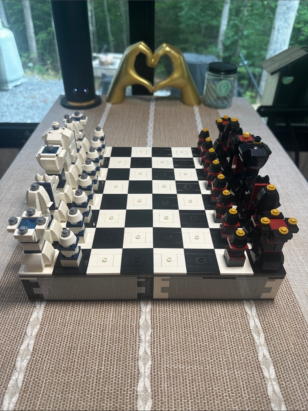 LEGO Set 40174 Iconic Chess Set - Picture 2 of 5